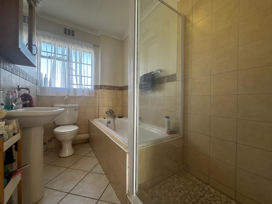 2 Bedroom Property for Sale in Hillside Free State